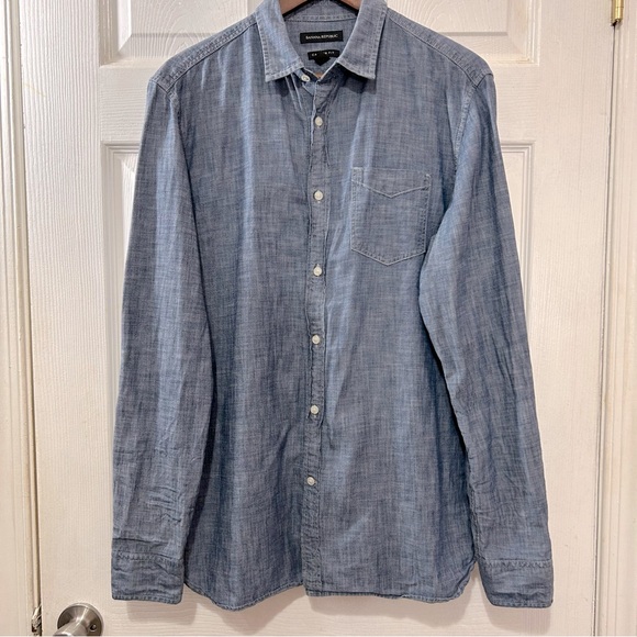 Banana Republic Button Down Shirt Men's Chambray Blue Camden Fit Sz Medium Tall - Picture 1 of 8